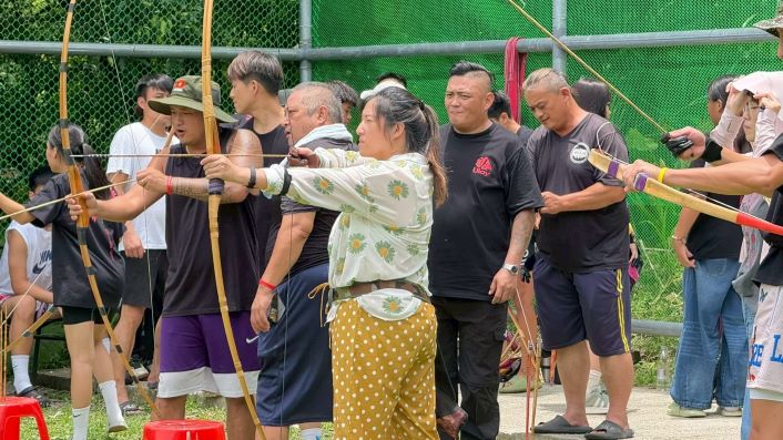 「性平陪根」成果亮眼 新北表揚6績優區公所 12 《圖說》烏來區公所打破「男獵女織」框架,在泰雅文化季推動混合性別射箭隊伍,並開放多元性別參與編織課程。〈社會局提供〉