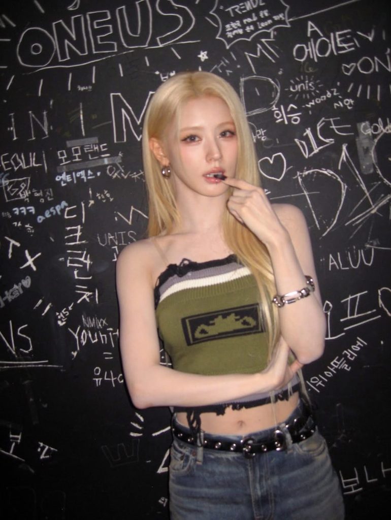 從雲端墜入凡間的清透羽翼:薇娟在〈Mono〉的簡約節奏中,找回自我純粹的貴族聲線 從雲端墜入凡間的清透羽翼:薇娟在〈Mono〉的簡約節奏中,找回自我純粹的貴族聲線