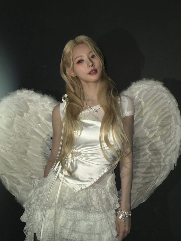 從雲端墜入凡間的清透羽翼:薇娟在〈Mono〉的簡約節奏中,找回自我純粹的貴族聲線 從雲端墜入凡間的清透羽翼:薇娟在〈Mono〉的簡約節奏中,找回自我純粹的貴族聲線