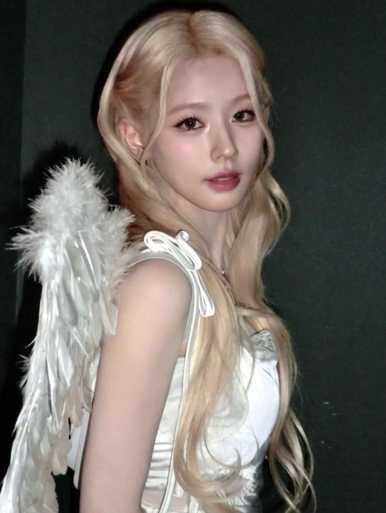 從雲端墜入凡間的清透羽翼:薇娟在〈Mono〉的簡約節奏中,找回自我純粹的貴族聲線 從雲端墜入凡間的清透羽翼:薇娟在〈Mono〉的簡約節奏中,找回自我純粹的貴族聲線