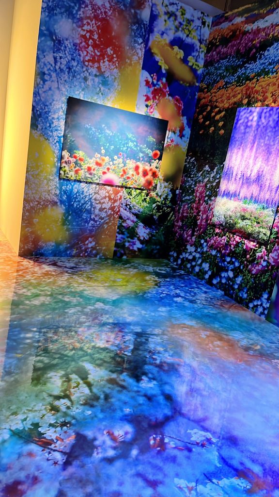 《彼岸、此岸》 在蜷川實花的沈浸式繁花中,我靜下來——生與死的凝望 《彼岸、此岸》 在蜷川實花的沈浸式繁花中,我靜下來——生與死的凝望