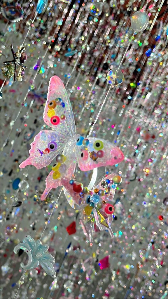 《彼岸、此岸》 在蜷川實花的沈浸式繁花中,我靜下來——生與死的凝望 《彼岸、此岸》 在蜷川實花的沈浸式繁花中,我靜下來——生與死的凝望