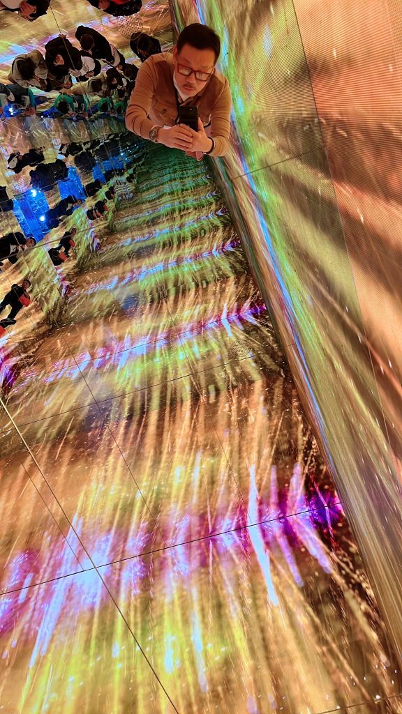 《彼岸、此岸》 在蜷川實花的沈浸式繁花中,我靜下來——生與死的凝望 《彼岸、此岸》 在蜷川實花的沈浸式繁花中,我靜下來——生與死的凝望