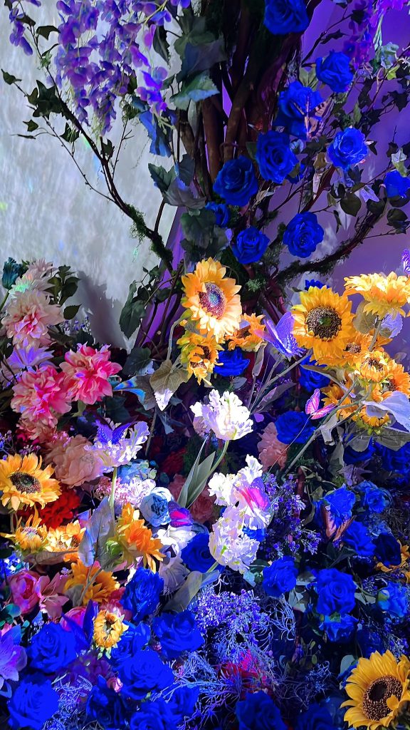 《彼岸、此岸》 在蜷川實花的沈浸式繁花中,我靜下來——生與死的凝望 《彼岸、此岸》 在蜷川實花的沈浸式繁花中,我靜下來——生與死的凝望