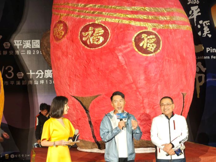 馬驫奔騰祈新年 新北平溪天燈節2/27首登場 19 《圖說》2026新北市平溪天燈節記者會,由市長侯友宜與活動代言人、極地超馬運動員陳彥博共同揭開序幕。〈記者葉柏成攝〉