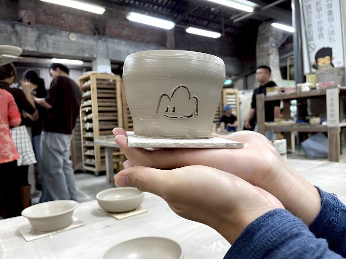 近郊登山迎春節 新北微笑山線邀挑戰完登 34 《圖說》鶯歌石步道尋幽遠眺,可順遊「新旺集瓷」體驗陶藝手作溫度。〈觀旅局提供〉