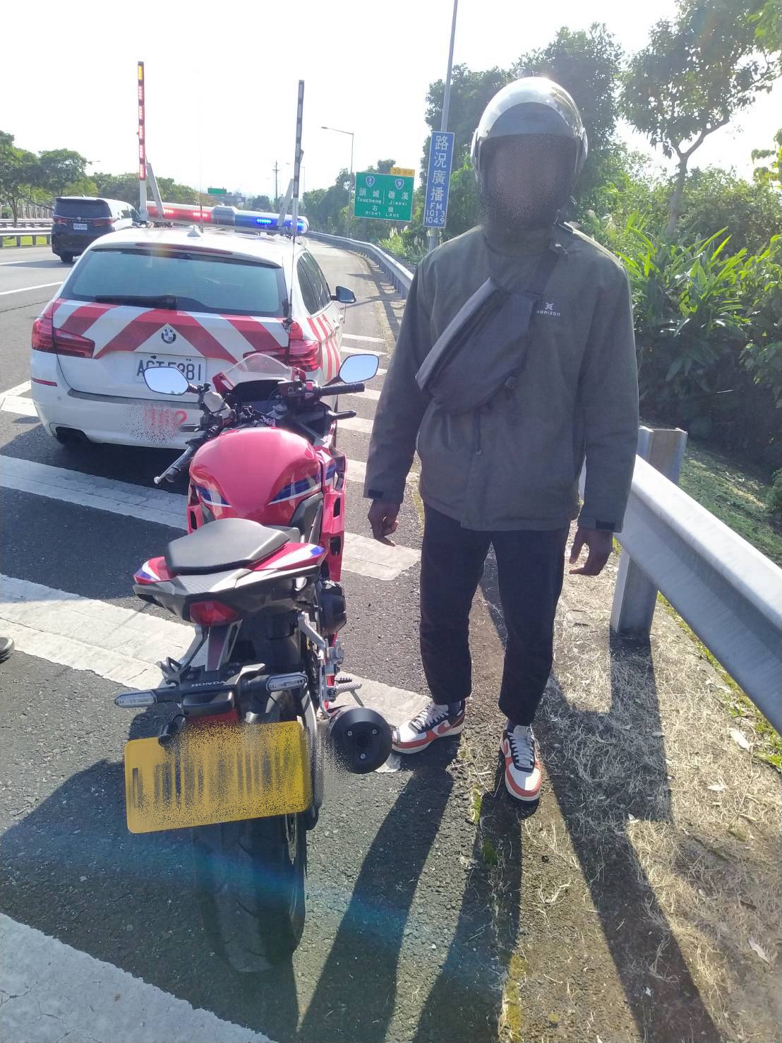 男子騎重機誤闖國5 國道警開罰 男子騎重機誤闖國5 國道警開罰