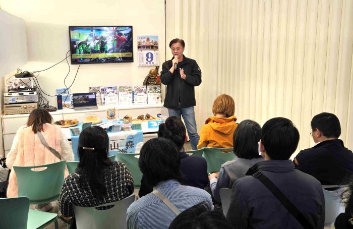 新北創生團隊新據點 「品味貢寮選物所」掛牌 21 《圖說》「金山漫遊」創辦人賴家華分享跨區域地域品牌經營的實戰歷程。〈農業局提供〉