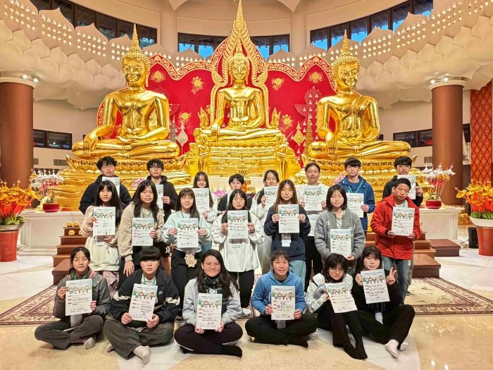 靈鷲山沉浸式學習點亮利他行動 啟動青年向陽力量 41 《圖說》在金佛殿平安、成功、圓滿三尊金佛前進行「向陽發願儀式」。〈靈鷲山佛教教團提供〉