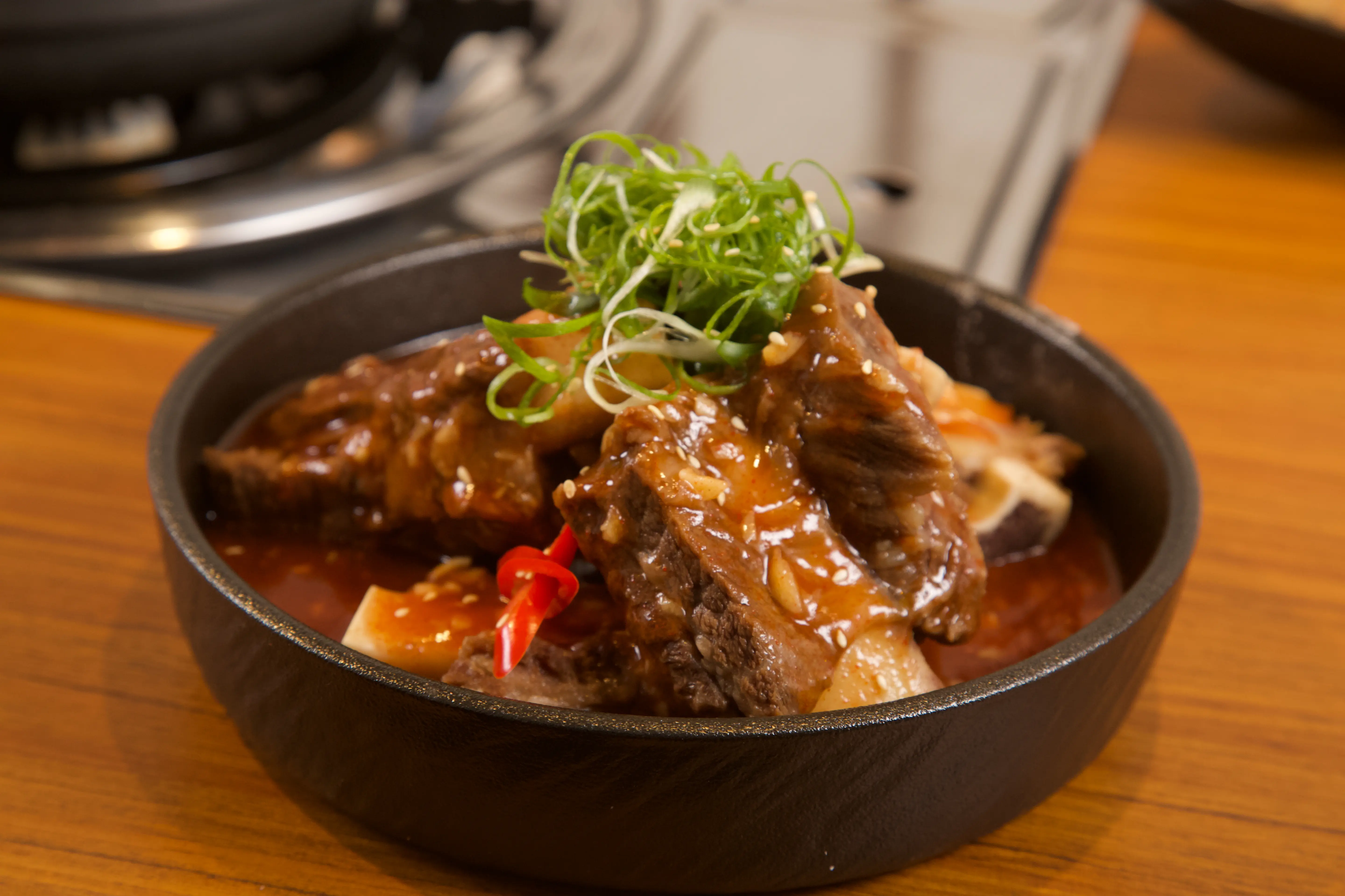 ABV 韓式餐酒館主打大邱料理 辣味燉牛排骨與鐵板辣炒鮮蝦章魚成亮點 ABV 韓式餐酒館主打大邱料理 辣味燉牛排骨與鐵板辣炒鮮蝦章魚成亮點