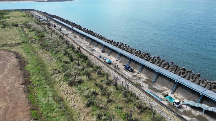 視察觀海自行車道 侯:打造全國第一無限海景騎乘路線 45 《圖說》淡水金色水岸海堤段工程將打造觀海自行車道。〈高灘處提供〉