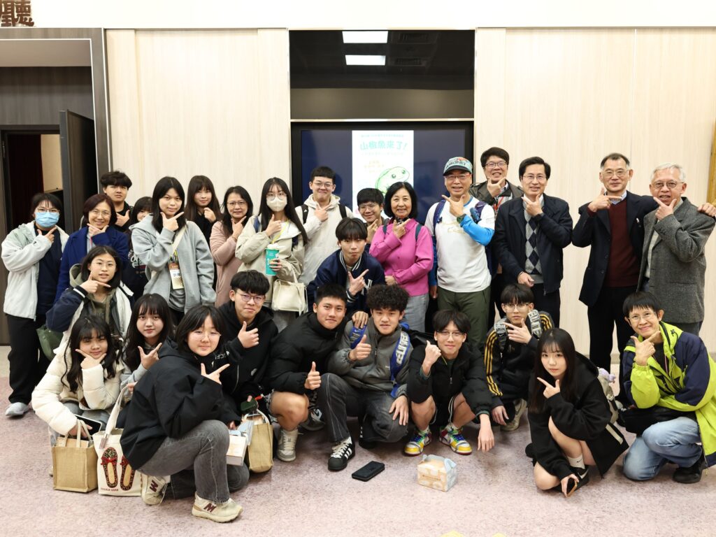 推廣生命科學 中山醫大攜手科博館舉辦高中研習營隊 4 01 %E4%B8%AD%E5%B1%B1%E9%86%AB%E5%A4%A7%E9%82%80%E8%AB%8B%E7%B4%80%E9%8C%84%E7%89%87%E5%B0%8E%E6%BC%94%E9%BA%A5%E8%A6%BA%E6%98%8E%E7%AC%AC%E4%BA%8C%E6%8E%92%E5%8F%B3%E5%9B%9B%E5%87%BA%E5%B8%AD%E5%B1%B1%E6%A4%92%E9%AD%9A%E4%BE%86%E4%BA%86%E7%89%B9%E6%98%A0%E6%9C%83 1024x768 1