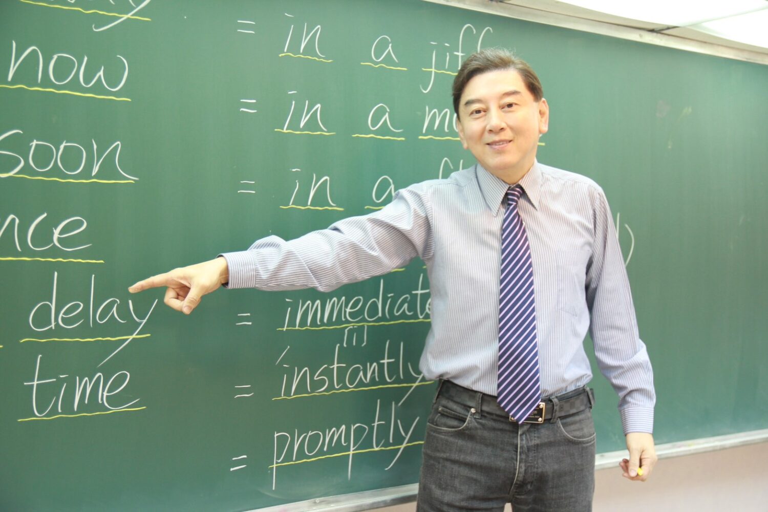 英文「補教天王」高國華強勢回歸 2026首場線上直播揭密逆轉大考致勝關鍵登場 英文補教天王高國華強勢回歸,2026首場線上直播登場,揭密大考逆轉勝關鍵邏輯。(記者翻攝)