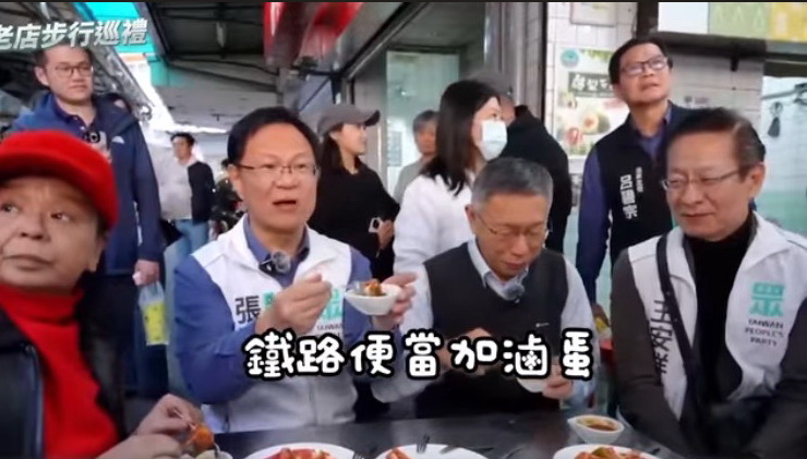 民眾黨徵召張啓楷參選「嘉義市長」 競選主題曲《咱是自己人》街頭傳唱爆紅 《咱是自己人》歌詞點出鐵路和便當不僅是嘉義人的日常,也是深入嘉義人DNA的驕傲。(圖/張啓楷國會辦公室)