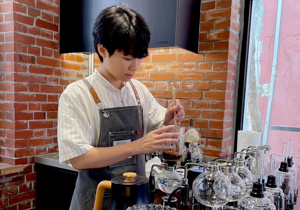 森間咖啡深坑廳開幕:以咖啡虹吸手沖教學認證班,打造城市慢生活儀式 森間咖啡深坑廳開幕:以咖啡虹吸手沖教學認證班,打造城市慢生活儀式