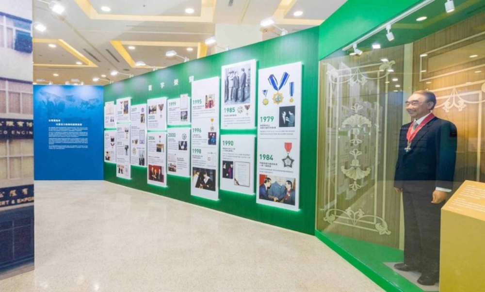 張榮發辭世十周年 感動特展登場 親筆手稿、等身蠟像首度曝光 11 02%E5%BC%B5%E6%A6%AE%E7%99%BC%E8%BE%AD%E4%B8%96%E5%8D%81%E5%91%A8%E5%B9%B4%E6%84%9F%E5%8B%95%E7%89%B9%E5%B1%95%E7%99%BB%E5%A0%B4%E8%A6%AA%E7%AD%86%E6%89%8B%E7%A8%BF