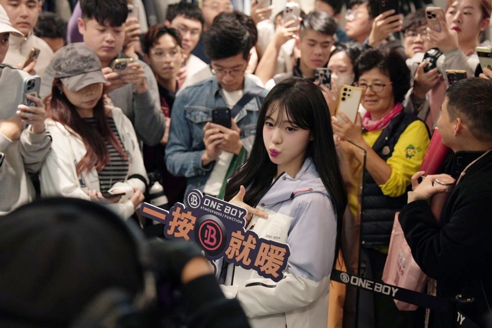 李多慧台中遠百ONE BOY專櫃體驗一日店長 引爆冬日暖科技話題 5 02%E6%9D%8E%E5%A4%9A%E6%85%A7%E5%8F%B0%E4%B8%AD%E9%81%A0%E7%99%BEONE BOY%E5%B0%88%E6%AB%83%E9%AB%94%E9%A9%97%E4%B8%80%E6%97%A5%E5%BA%97%E9%95%B7