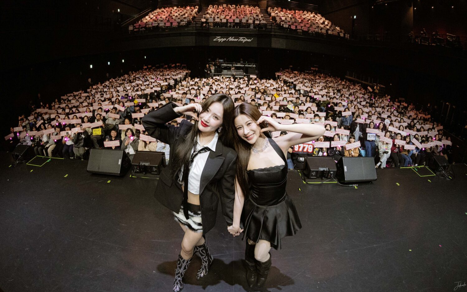 灑糖互動被讚「泰」強!「愛情設計Love Design」KaoJane唱「有點甜」寵粉 2026年最受矚目的泰國GL(Girl Love)組合之一,於日前在台北舉辦「Love Design KaoJane - First Fan Meeting in Taipei」粉絲見面會。(圖/NAC、YIWO 提供)