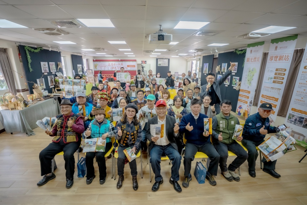 打造「三地門文化記」智慧觀光新品牌 遊客中心啟用暨觀光導覽網站上線 36 03%E4%B8%89%E5%9C%B0%E9%96%80%E9%84%89 %E9%81%8A%E5%AE%A2%E4%B8%AD%E5%BF%83%E5%95%9F%E7%94%A8%E6%9A%A8%E8%A7%80%E5%85%89%E5%B0%8E%E8%A6%BD%E7%B6%B2%E7%AB%99 %E4%B8%8A%E7%B7%9A%E7%99%BC%E8%A1%A8%E6%9C%83 %E5%A4%A7%E5%90%88%E7%85%A7