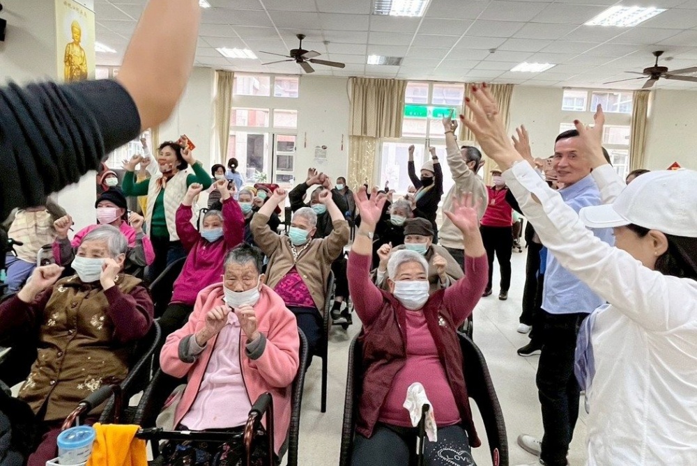 台北幸福扶輪社用香氣擁抱長照 提升照護品質 14 03%E5%8F%B0%E5%8C%97%E5%B9%B8%E7%A6%8F%E6%89%B6%E8%BC%AA%E7%A4%BE%E7%94%A8%E9%A6%99%E6%B0%A3%E6%93%81%E6%8A%B1%E9%95%B7%E7%85%A7