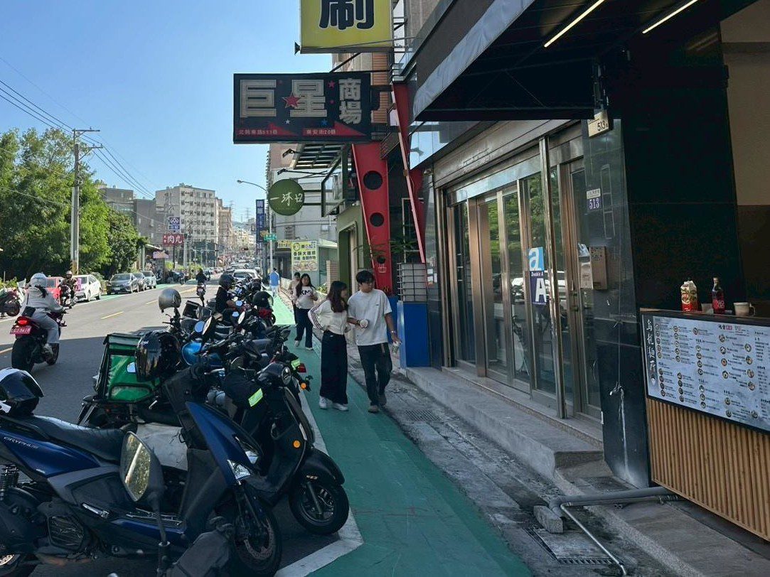 有限路寬創造最大安全! 中市投入2,100萬元完成靜宜商圈人本環境改造 有限路寬創造最大安全! 中市投入2,100萬元完成靜宜商圈人本環境改造