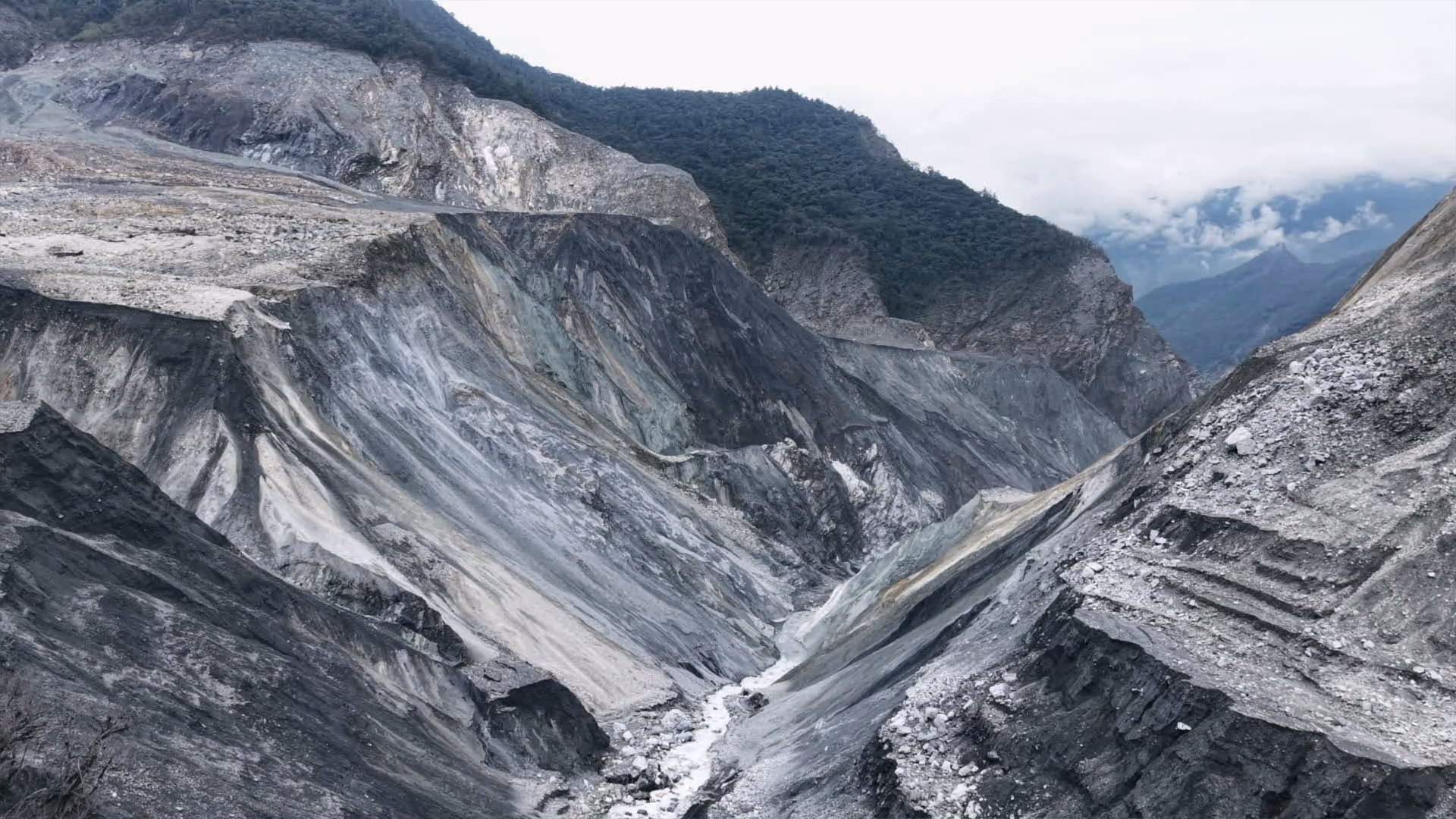 公視新聞部《我們的島》再探馬太鞍溪堰塞湖 深入上游崩塌地 直擊地形地貌劇變現場