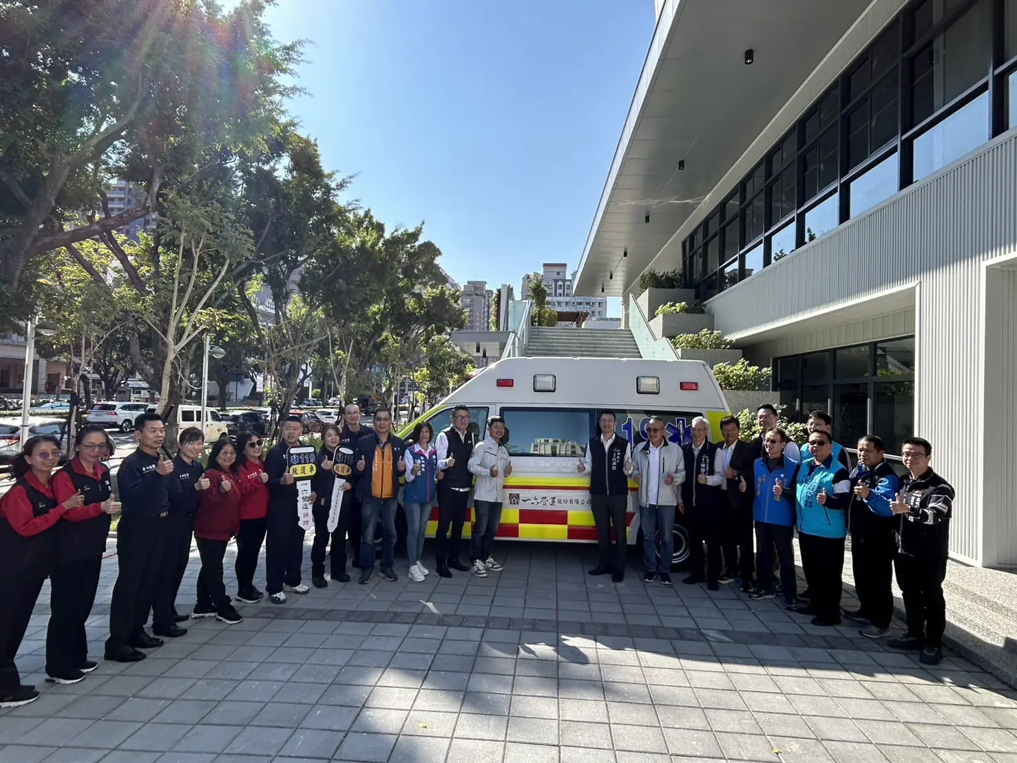 金質獎工程化為公益行動! 中市建設局北屯運動中心施工廠商捐救護車 助攻第一線救護量能 金質獎工程化為公益行動! 中市建設局北屯運動中心施工廠商捐救護車 助攻第一線救護量能