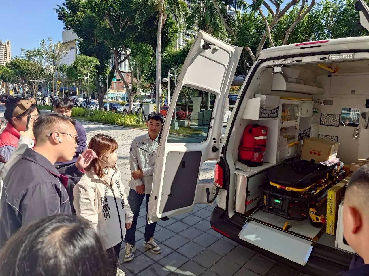 金質獎工程化為公益行動! 中市建設局北屯運動中心施工廠商捐救護車 助攻第一線救護量能 金質獎工程化為公益行動! 中市建設局北屯運動中心施工廠商捐救護車 助攻第一線救護量能