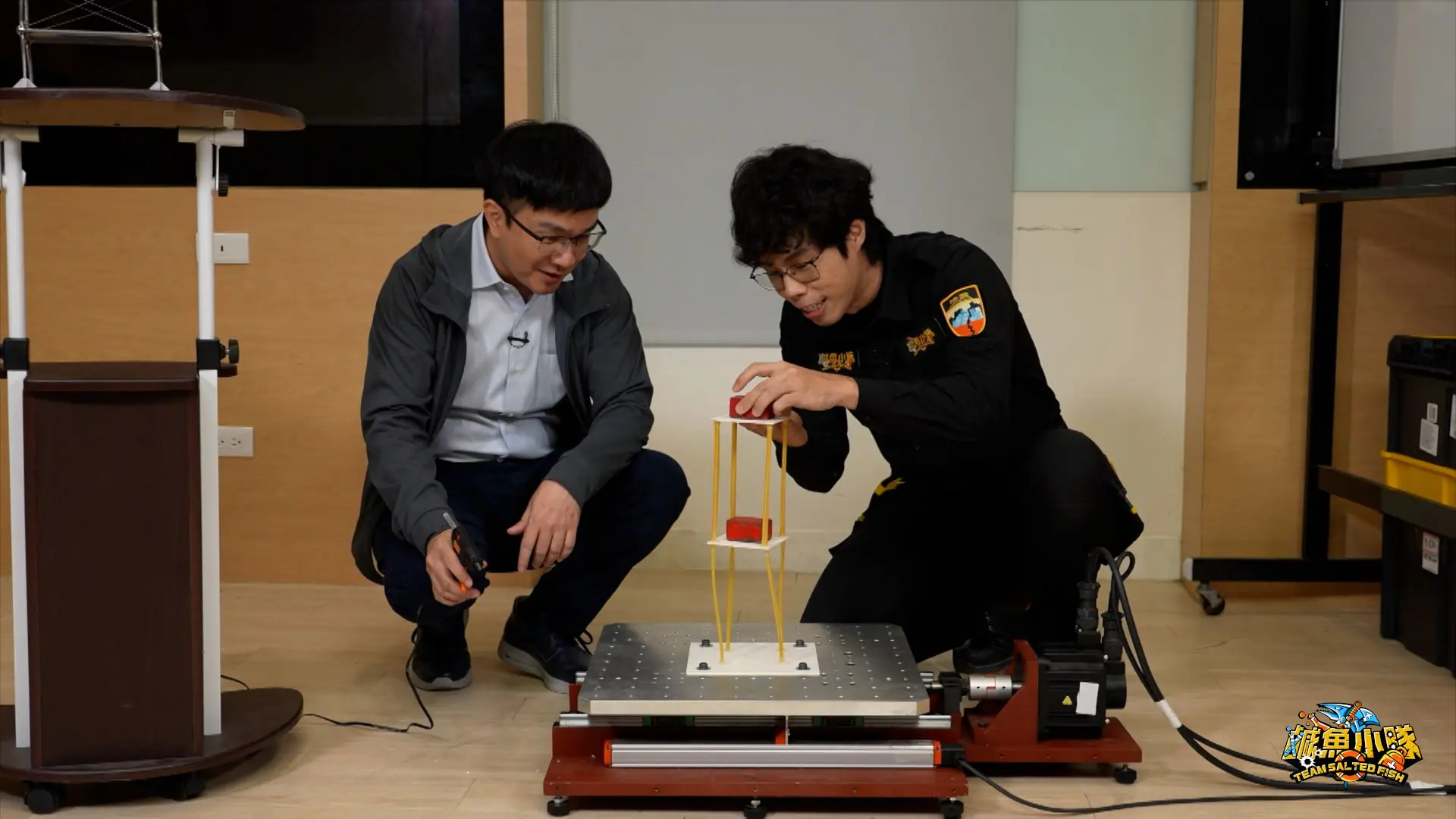 《鹹魚小隊》第二季災難應變全面升級 加入「胡子」與全能型藝人「宇宙」 《鹹魚小隊》第二季災難應變全面升級 加入「胡子」與全能型藝人「宇宙」