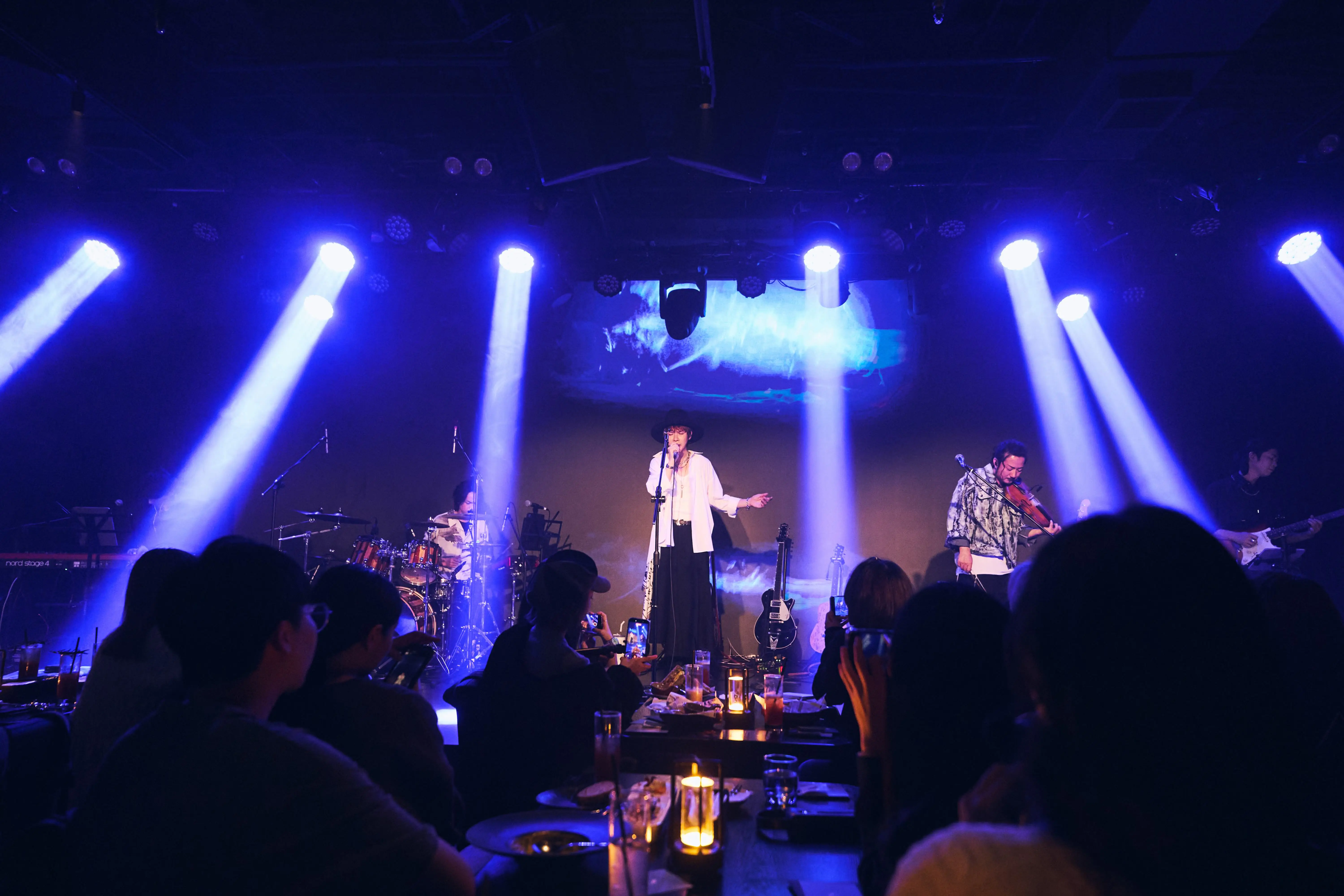 生命樹寵粉無極限 破例開放拍攝 主唱小王子抱病演出 生命樹寵粉無極限 破例開放拍攝 主唱小王子抱病演出