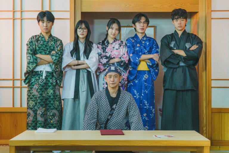 女廁血跡成謎揭青春祕密解謎 引導觀眾走進青春裡最難啟齒的角落