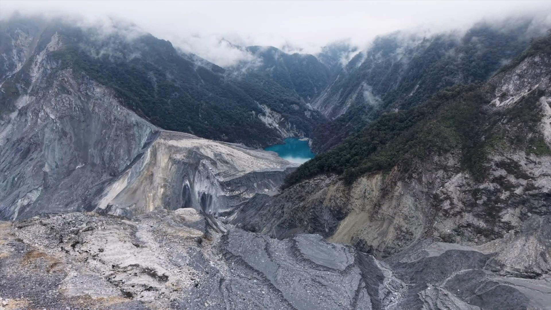 公視新聞部《我們的島》再探馬太鞍溪堰塞湖 深入上游崩塌地 直擊地形地貌劇變現場