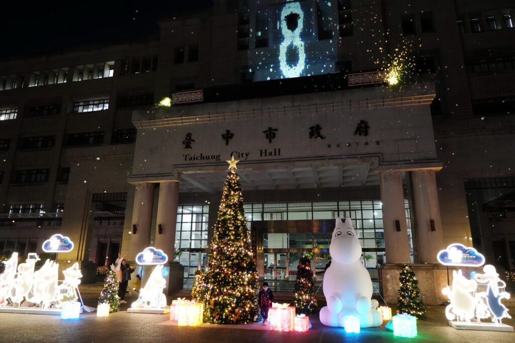 迎接中台灣燈會！　台中豐原點亮姆明主題燈區 整點飄雪超吸睛