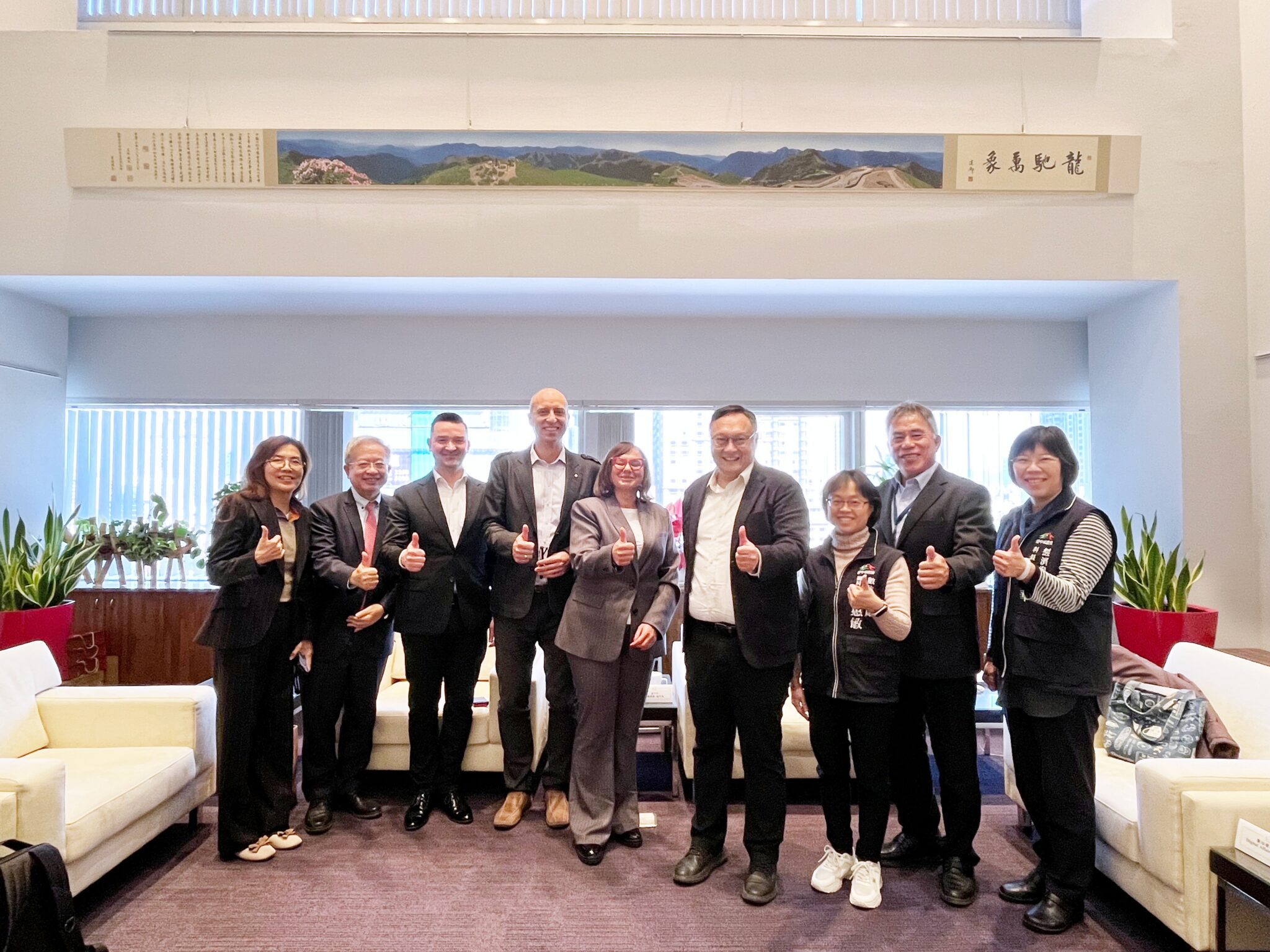 波蘭格利維采市訪團拜訪中市府　鄭副市長：盼攜手拓展智慧科技合作