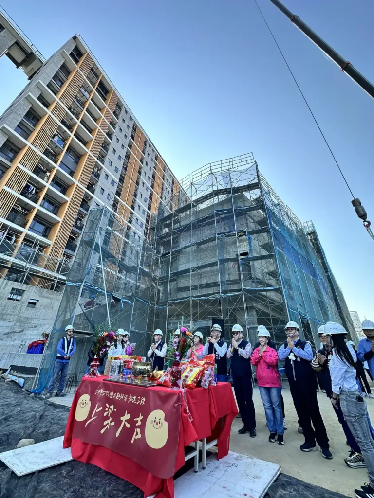 台中公園第一排! 東區台中公園二期好宅今上梁 進度超前力拚年底完工 台中公園第一排! 東區台中公園二期好宅今上梁 進度超前力拚年底完工