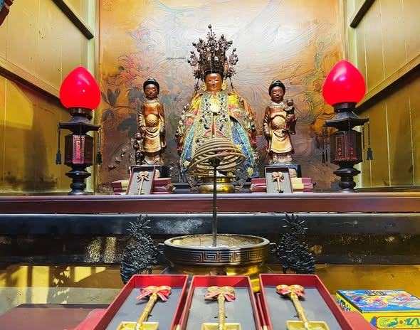 註生娘娘庇佑好孕!旗山天后宮「金鏟子」見證無數求子心願 註生娘娘庇佑好孕!旗山天后宮「金鏟子」見證無數求子心願