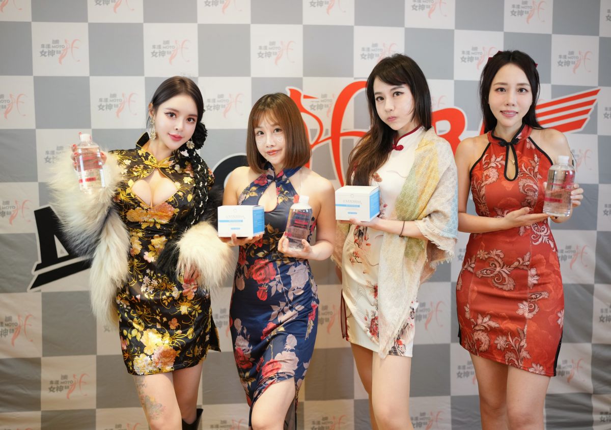 跨越年代的復古華麗LOVEISDERMA、Boudica 傳遞女性內外兼顧的美麗哲學 圖/多位女神級來賓身著典雅旗袍,攜手LOVEISDERMA愛斯德瑪 優雅演繹復古風華,由左而右分別是Gina 姬冰嫣、Polly Wang、優優娜、Cherry小雅。(翁兆緯攝影師提供)