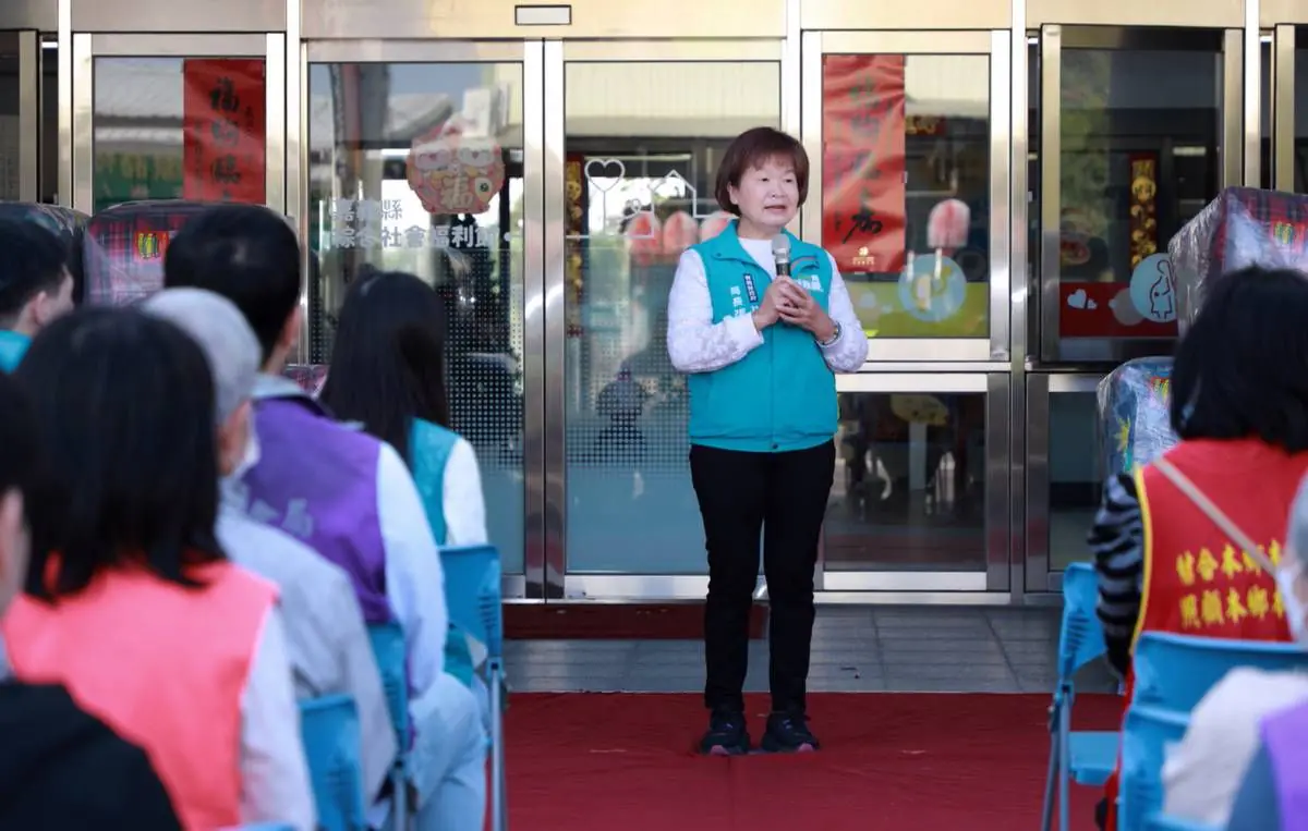 簡天生紀念基金會及中華高滲透水冷光照護協會　攜手送暖捐冬被