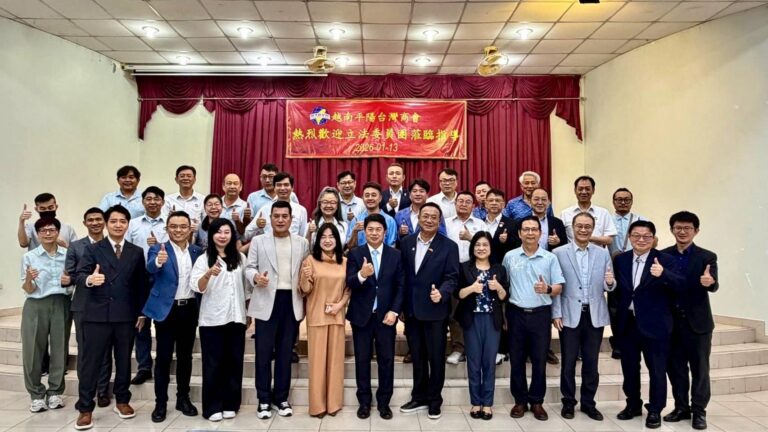 合影畫面：訪團與台商、僑團代表於會館合影，見證台越交流持續深化。（圖／彭兆源總經理提供）