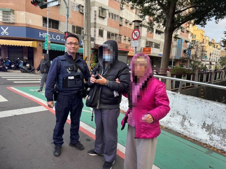 寒流清晨外出運動老伴走失　暖警化身「清晨守護者」助高齡夫妻重聚