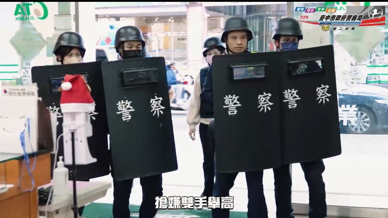 「我只是來匯款的」露餡 警實境演練破解愛情詐騙 「我只是來匯款的」露餡 警實境演練破解愛情詐騙