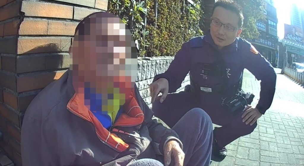 「寒冬守護不缺席」 警暖助高齡長者照亮回家路 「寒冬守護不缺席」 警暖助高齡長者照亮回家路