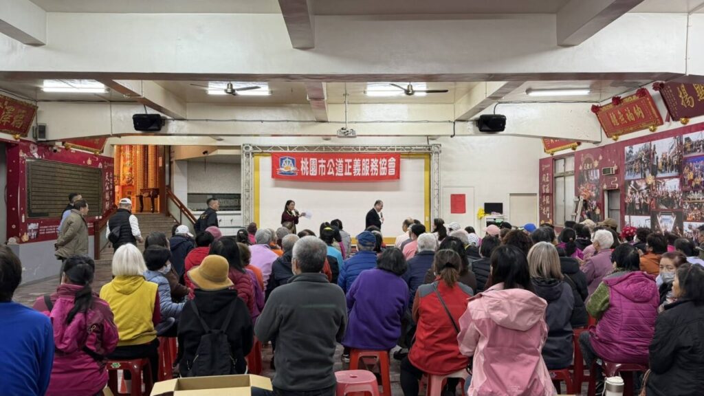 桃園公道正義服務協會送暖弱勢長者 劉承武演講籲:實踐孝道精神傳遞人文關懷 全國被害人權協會理事長劉承武進行專題演講。(桃園公道正義服務協會提供)