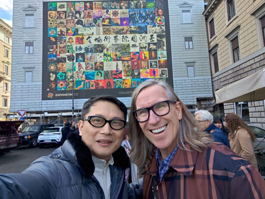 台灣藝術躍上國際舞台 「亞洲國際藝術協會」於羅馬 Expo Metro 展出 書畫家王門傑遠赴羅馬,與來自美國加州的藝術家威廉詹姆士合影。(圖/王門傑提供)