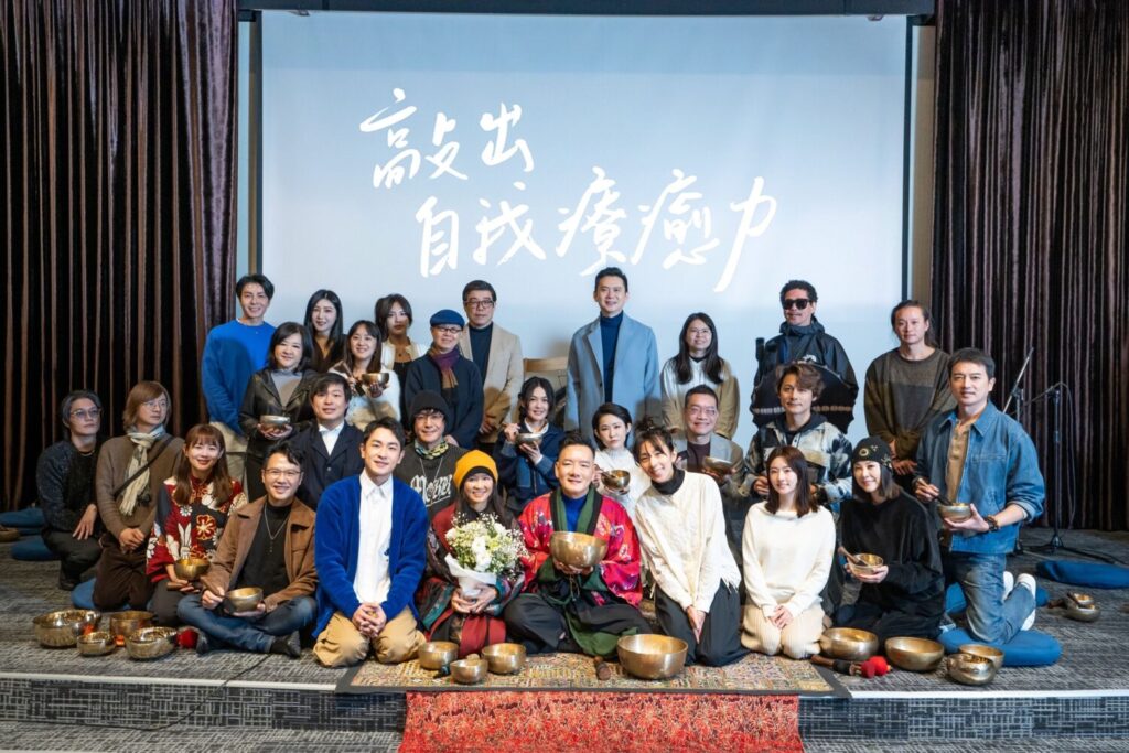 音樂人田定豐、朱衍舞新書登上暢銷榜 號召20多位群星金光閃閃同台挑戰金氏紀錄 音樂人田定豐、朱衍舞新書登上暢銷榜 號召20多位群星金光閃閃同台挑戰金氏紀錄