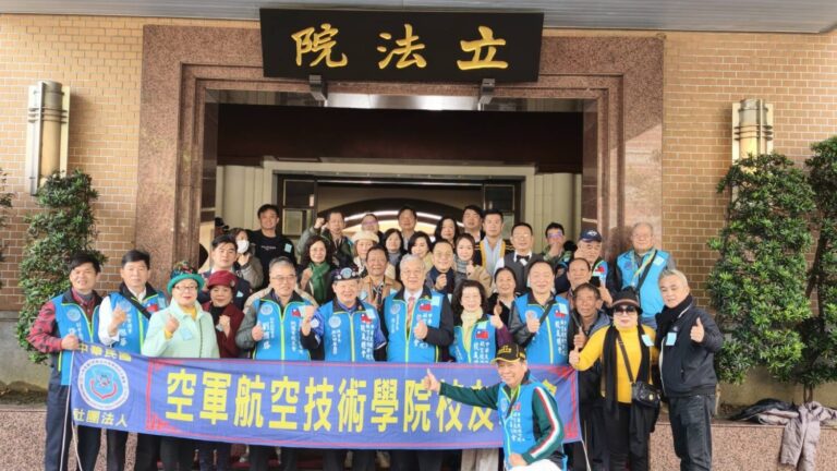 立法院長「韓國瑜」接見空軍地勤榮民生命史作者校友參訪團