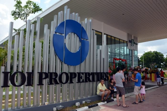 IOI 置業集團（IOI Properties Group，IOIPG）標誌與展示中心外觀。研究機構指出其復甦步伐可能較同業偏慢，市場聚焦公司擬於 2026 財年下半年推進 REIT 上市計畫及利率變動對資金成本的影響。圖／翻攝《星報》（The Star）
