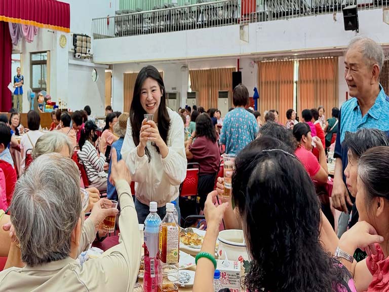 清新、活力無黨籍王詩媛參政!深耕在地產業、公益有力!好感度極佳! 清新、活力無黨籍王詩媛參政!深耕在地產業、公益有力!好感度極佳!