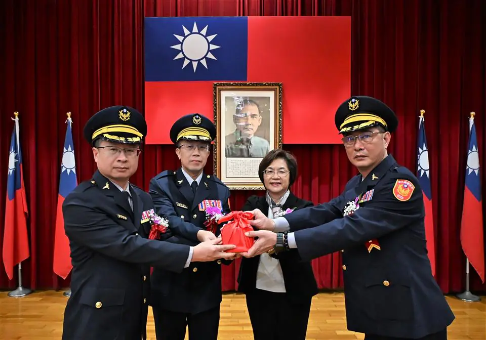 彰化縣警察局舉行彰化、鹿港、溪湖及芳苑分局卸、新任分局長聯合交接典禮 彰化縣警察局舉行彰化、鹿港、溪湖及芳苑分局卸、新任分局長聯合交接典禮
