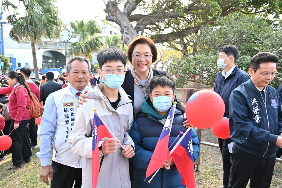 「迎光啟程　彰化飛揚」　元旦升旗在鹿港　千人齊聚迎新年